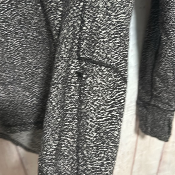 EUC Lululemon Outrun 1/2 zip - Picture 5 of 15